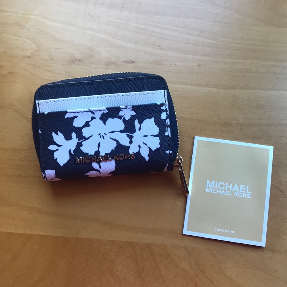 Michael Kors Wallet - Picture 4 of 4